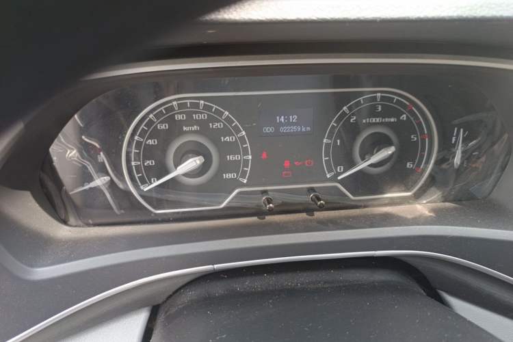 Used SAIC MAXUS Xintu V80 2021 2.0T Manual Classic Aoyuntong 127 PS Mid-axle Mid-roof 6/7/8/9-Seater Instrument Cluster