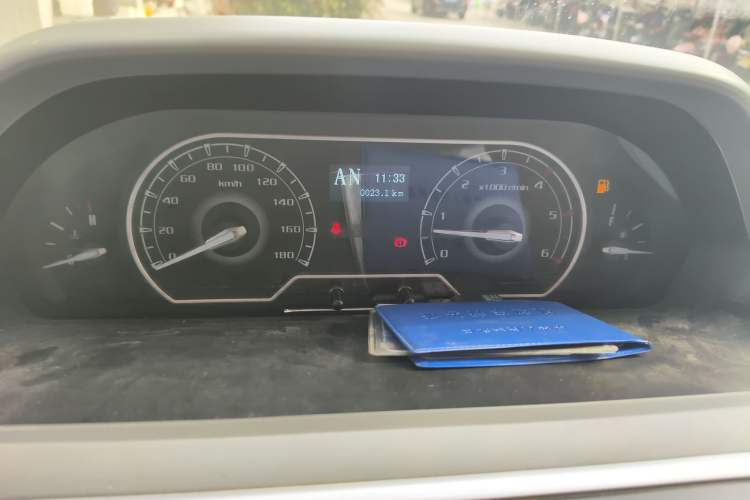 Used SAIC MAXUS Xintu V80 2021 2.0T AMT Classic Aoyuntong Short Wheelbase Mid-Roof 5/6-Seater Instrument Cluster