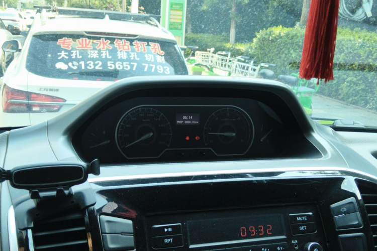 Used SAIC MAXUS Xintu V80 2021 2.0T Manual Classic Aoyuntong Short Wheelbase Mid-Roof 5/6-Seater Instrument Cluster