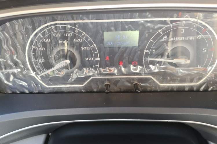 Used SAIC MAXUS Xintu V80 2021 2.0T Manual Classic Aoyuntong 127 PS Mid-axle Mid-roof 6/7/8/9-Seater Instrument Cluster
