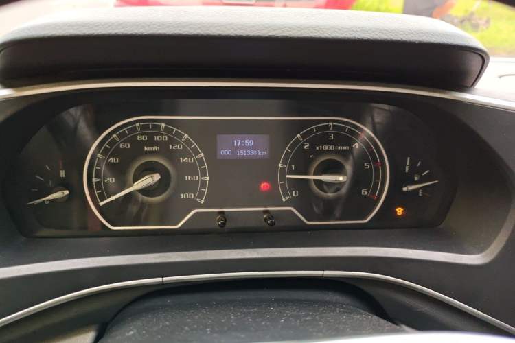 Used SAIC MAXUS Xintu V80 2021 2.0T PLUS Manual All-Around King Long Wheelbase Mid-Roof Variant with 6/7/8/9 Seats Instrument Cluster