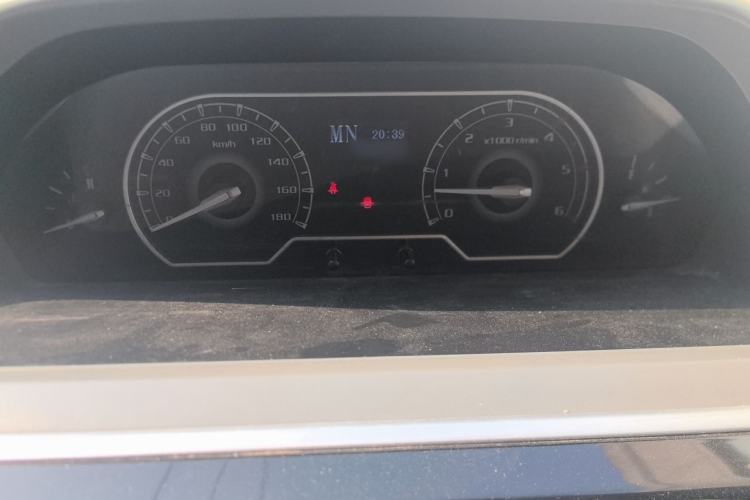 Used SAIC MAXUS Xintu V80 2021 2.0T AMT Classic Aoyuntong Short Wheelbase Mid-Roof 5/6-Seater Instrument Cluster