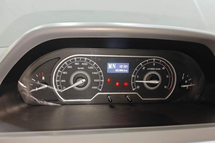 Used SAIC MAXUS Xintu V80 2021 2.0T AMT Classic Aoyuntong Short Wheelbase Mid-Roof 5/6-Seater Instrument Cluster