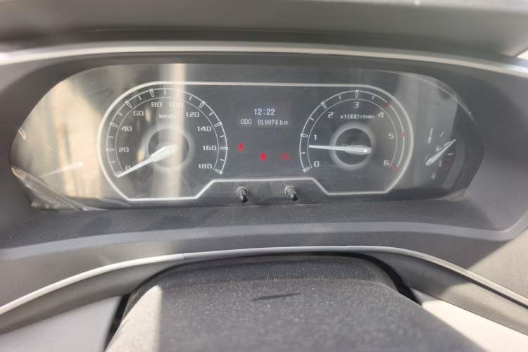 Used SAIC MAXUS Xintu V80 2021 2.0T Manual Classic Aoyuntong 127 PS Mid-axle Mid-roof 6/7/8/9-Seater Instrument Cluster