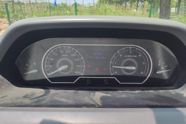 Used SAIC MAXUS Xintu V80 2021 2.0T Manual Classic Aoyuntong Short Wheelbase Ultra-Low Roof 5/6-Seater Instrument Cluster