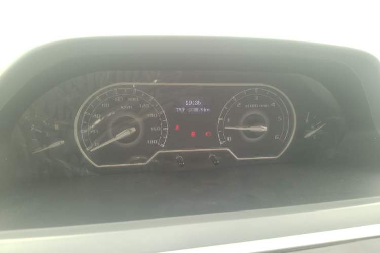 Used SAIC MAXUS Xintu V80 2021 2.0T Manual Classic Aoyuntong Short Wheelbase Ultra-Low Roof 5/6-Seater Instrument Cluster