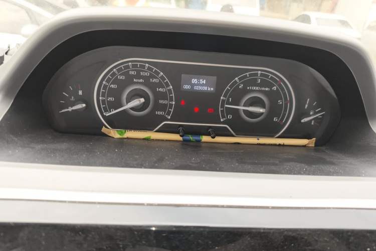 Used SAIC MAXUS Xintu V80 2021 2.0T Manual Classic Aoyuntong Long Wheelbase Mid-Roof 6/7/8/9-Seater Instrument Cluster