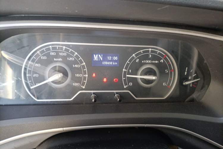 Used SAIC MAXUS Xintu V80 2021 2.0T AMT Classic Aoyuntong Short Wheelbase Mid-Roof 5/6-Seater Instrument Cluster