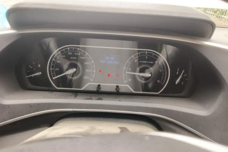 Used SAIC MAXUS Xintu V80 2021 2.0T Manual Classic Aoyuntong 127 PS Mid-axle Mid-roof 6/7/8/9-Seater Instrument Cluster