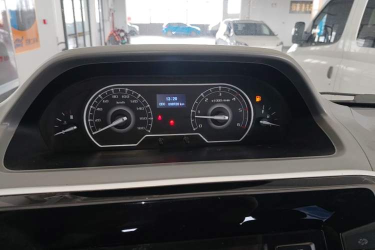 Used SAIC MAXUS Xintu V80 2021 2.0T Manual Classic Aoyuntong Short Wheelbase Ultra-Low Roof 5/6-Seater Instrument Cluster