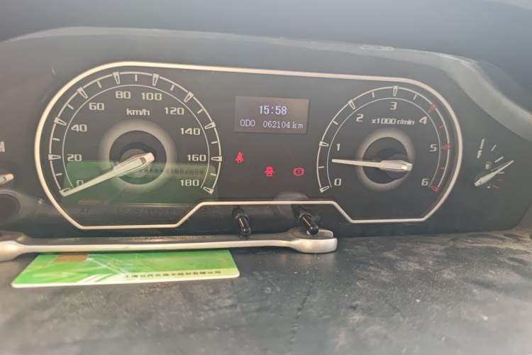 Used SAIC MAXUS Xintu V80 2021 2.0T Manual Classic Aoyuntong Long Wheelbase Mid-Roof 6/7/8/9-Seater Instrument Cluster