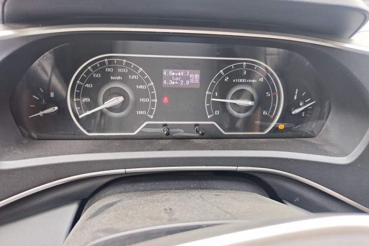 Used SAIC MAXUS Xintu V80 2021 2.0T AMT Classic Aoyuntong Short Wheelbase Ultra-Low Roof 5/6-Seater Instrument Cluster