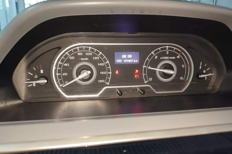 Used SAIC MAXUS Xintu V80 2021 2.0T Manual Classic Aoyuntong Long Wheelbase Mid-Roof 6/7/8/9-Seater Instrument Cluster
