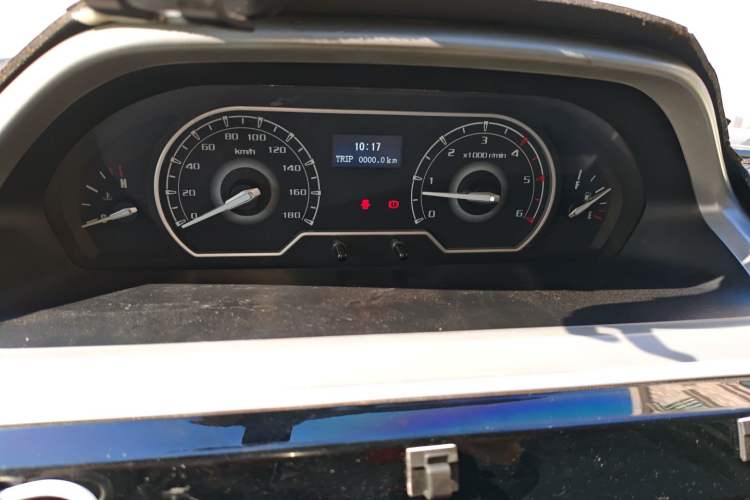 Used SAIC MAXUS Xintu V80 2021 2.0T Manual Classic City Delivery King Long Wheelbase Mid-Roof 3 Seats Instrument Cluster