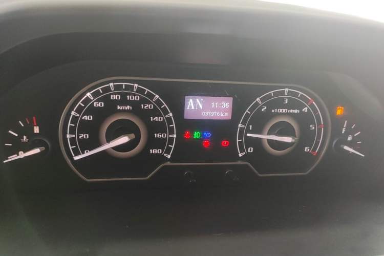 Used SAIC MAXUS Xintu V80 2021 2.0T AMT Classic Aoyuntong Short Wheelbase Ultra-Low Roof 5/6-Seater Instrument Cluster
