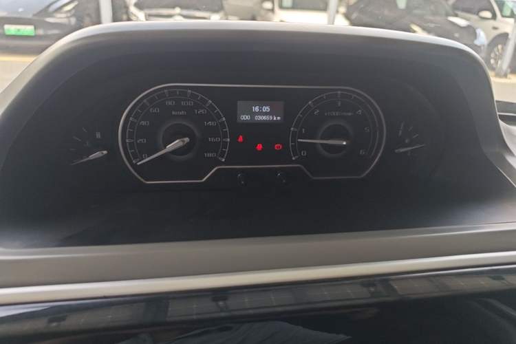 Used SAIC MAXUS Xintu V80 2021 2.0T Manual Classic Aoyuntong Short Wheelbase Ultra-Low Roof 5/6-Seater Instrument Cluster
