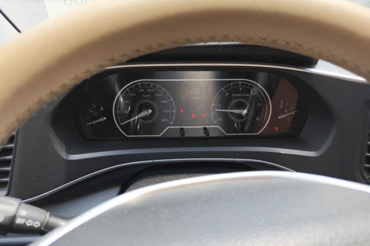 Used SAIC MAXUS Xintu V80 2021 2.0T PLUS Manual City Edition Short Wheelbase Ultra-Low Roof 5/6 Seats Instrument Cluster