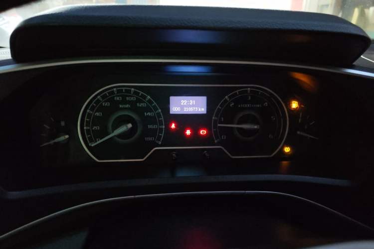 Used SAIC MAXUS Xintu V80 2021 2.0T PLUS Manual All-Around King Short Wheelbase Mid-Roof Variant—5/6/7/8/9-Seater Instrument Cluster