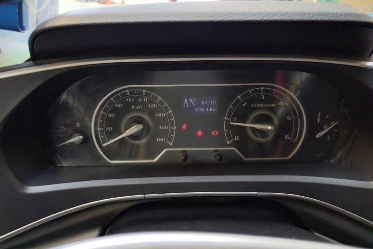 Used SAIC MAXUS Xintu V80 2021 2.0T AMT Classic Aoyuntong 127 PS Mid-axle Mid-roof 6/7/8/9-Seater Instrument Cluster