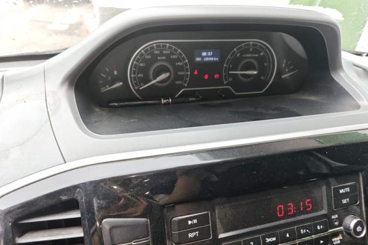 Used SAIC MAXUS Xintu V80 2021 2.0T Manual Classic Aoyuntong Long Wheelbase Mid-Roof 6/7/8/9-Seater Instrument Cluster