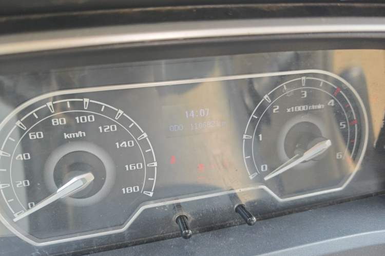 Used SAIC MAXUS Xintu V80 2021 2.0T Manual Classic Aoyuntong 139 PS Mid-axle Mid-roof 6/7/8/9-Seater Instrument Cluster