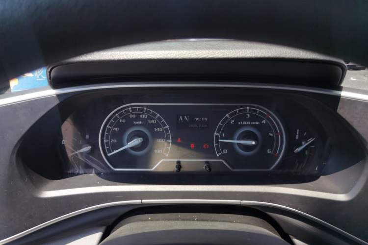 Used SAIC MAXUS Xintu V80  Instrument Cluster