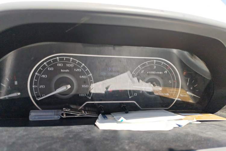 Used SAIC MAXUS Xintu V80 2021 2.0T Manual Classic Aoyuntong Short Wheelbase Mid-Roof 5/6-Seater Instrument Cluster