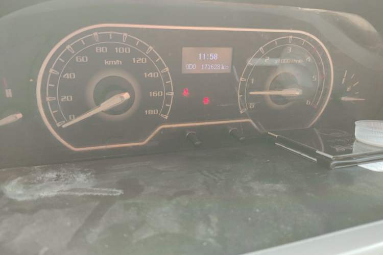 Used SAIC MAXUS Xintu V80 2021 2.0T Manual Classic Aoyuntong Short Wheelbase Mid-Roof 5/6-Seater Instrument Cluster