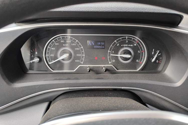 Used SAIC MAXUS Xintu V80 2021 2.0T PLUS AMT All-in-One King Long Wheelbase Mid-Roof Design—6/7/8/9-Seater Instrument Cluster