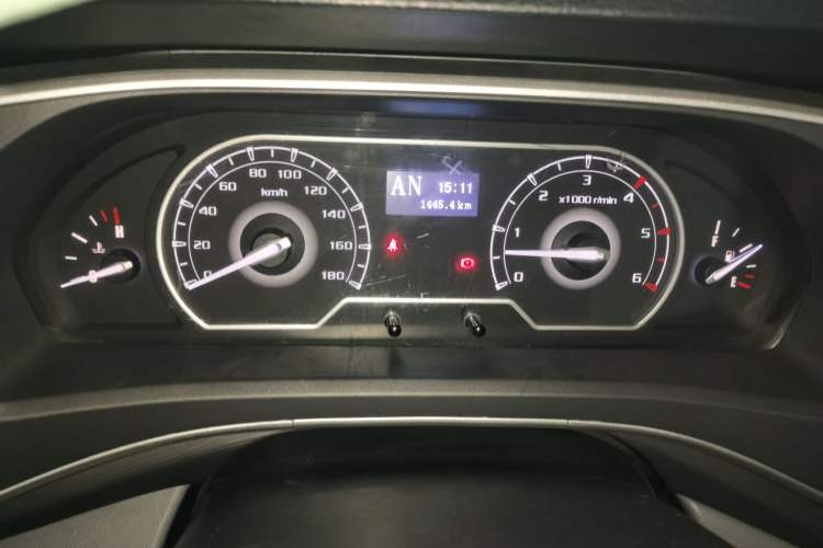 Used SAIC MAXUS Xintu V80 2021 2.0T PLUS AMT City Edition Short Wheelbase Ultra-Low Roof 5/6-Seater Instrument Cluster