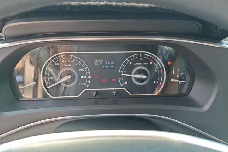 Used SAIC MAXUS Xintu V80 2021 2.0T PLUS AMT City Edition Short Wheelbase Ultra-Low Roof 5/6-Seater Instrument Cluster
