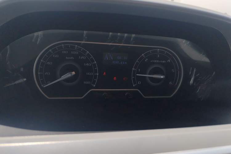 Used SAIC MAXUS Xintu V80 2021 2.0T AMT Classic Aoyuntong Short Wheelbase Mid-Roof 5/6-Seater Instrument Cluster