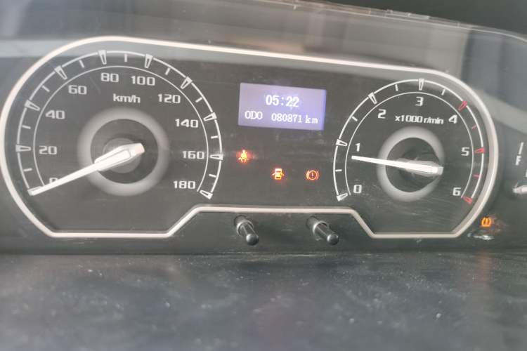 Used SAIC MAXUS Xintu V80 2021 2.0T Manual Classic City Delivery King Short Wheelbase Mid-Roof Design 3 Seats Instrument Cluster