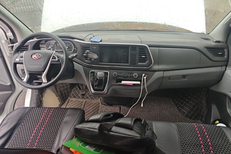 Used SAIC MAXUS Xintu V80 2021 2.0T PLUS AMT All-Rounder Long Wheelbase High-Roof 6/7/8/9-Seater Interior 1