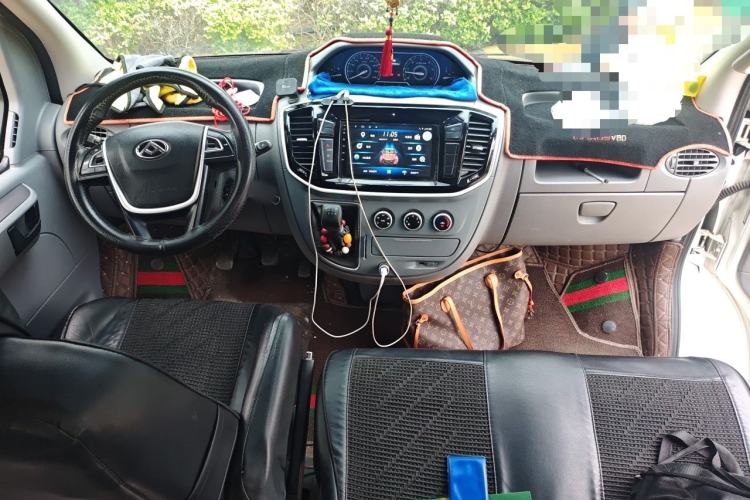Used SAIC MAXUS Xintu V80 2021 2.0T Manual Classic Aoyuntong Short Wheelbase Mid-Roof 5/6-Seater Interior 2
