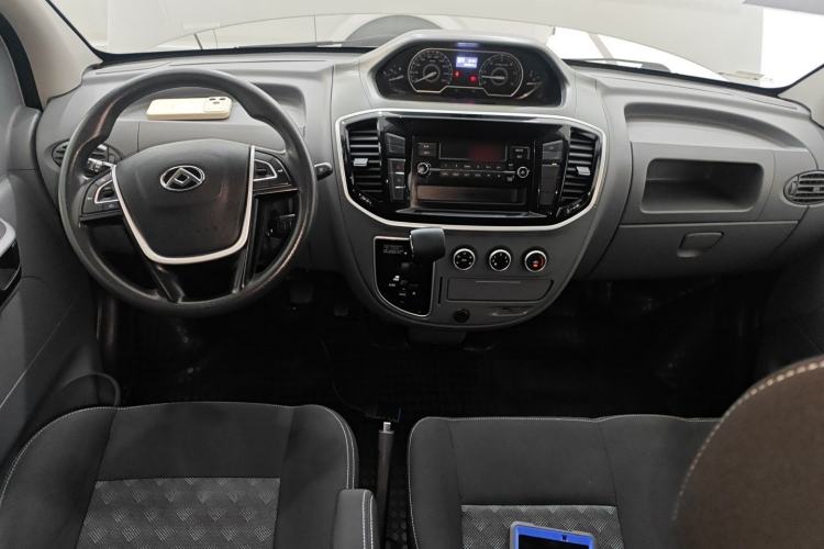Used SAIC MAXUS Xintu V80 2021 2.0T AMT Classic Aoyuntong Short Wheelbase Mid-Roof 5/6-Seater Interior 2