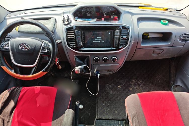 Used SAIC MAXUS Xintu V80 2021 2.0T Manual Classic Aoyuntong Short Wheelbase Ultra-Low Roof 7/8/9-Seater Interior 2