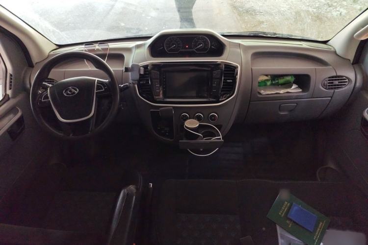 Used SAIC MAXUS Xintu V80 2021 2.0T AMT Classic Aoyuntong Short Wheelbase Mid-Roof 7/8/9-Seater Interior 2