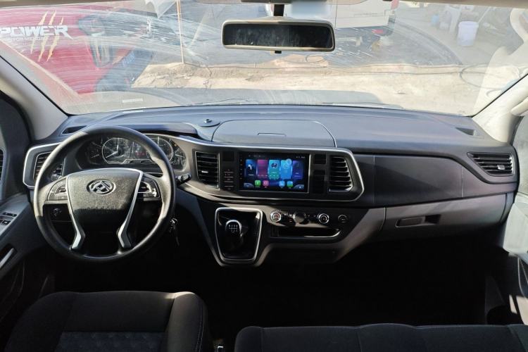 Used SAIC MAXUS Xintu V80 2021 2.0T PLUS Manual All-Around King Long Wheelbase Mid-Roof Variant with 6/7/8/9 Seats Interior 2