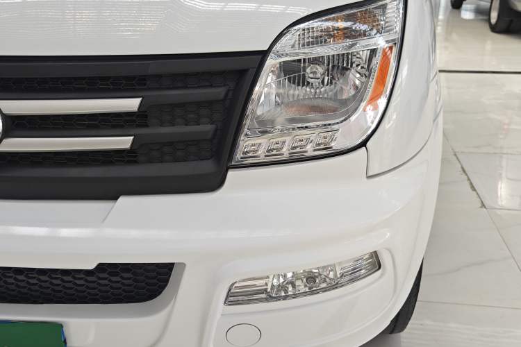 Used SAIC MAXUS Xintu V80 2021 2.0T AMT Classic Aoyuntong Long Wheelbase Mid-Roof 6/7/8/9-Seater Left Front Headlight