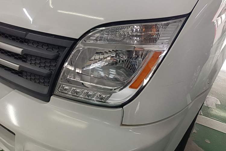 Used SAIC MAXUS Xintu V80 2021 2.0T Manual Classic Aoyuntong Short Wheelbase Mid-Roof 5/6-Seater Left Front Headlight