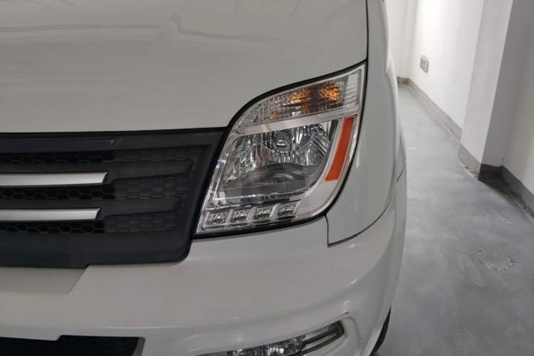 Used SAIC MAXUS Xintu V80 2021 2.0T Manual Classic Aoyuntong Short Wheelbase Ultra-Low Roof 5/6-Seater Left Front Headlight
