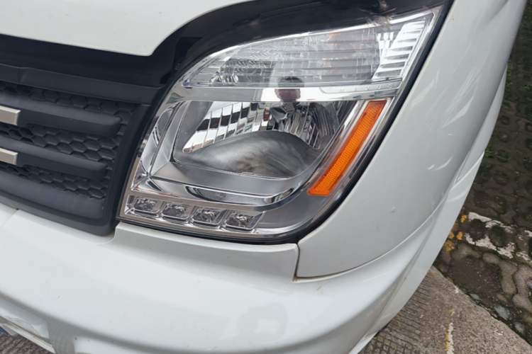 Used SAIC MAXUS Xintu V80 2021 2.0T Manual Classic Aoyuntong Long Wheelbase Mid-Roof 6/7/8/9-Seater Left Front Headlight