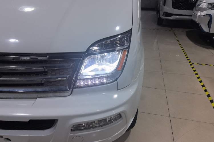 Used SAIC MAXUS Xintu V80 2021 2.0T PLUS AMT City Edition Short Wheelbase Ultra-Low Roof 5/6-Seater Left Front Headlight