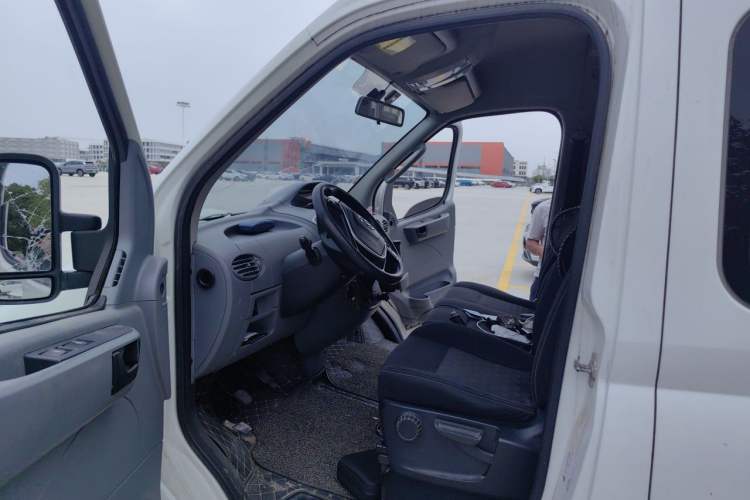 Used SAIC MAXUS Xintu V80  Left Front Seat