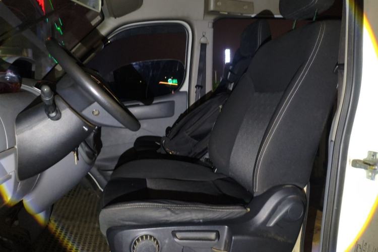 Used SAIC MAXUS Xintu V80 2021 2.0T Manual Classic Aoyuntong Short Wheelbase Mid-Roof 5/6-Seater Left Front Seat
