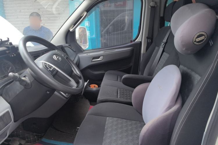 Used SAIC MAXUS Xintu V80 2021 2.0T PLUS Manual Aoyuntong Short Wheelbase Mid-Roof 5/6-Seater Left Front Seat