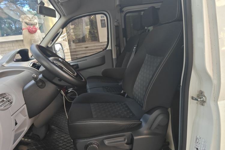 Used SAIC MAXUS Xintu V80 2021 2.0T Manual Classic Aoyuntong Short Wheelbase Mid-Roof 5/6-Seater Left Front Seat
