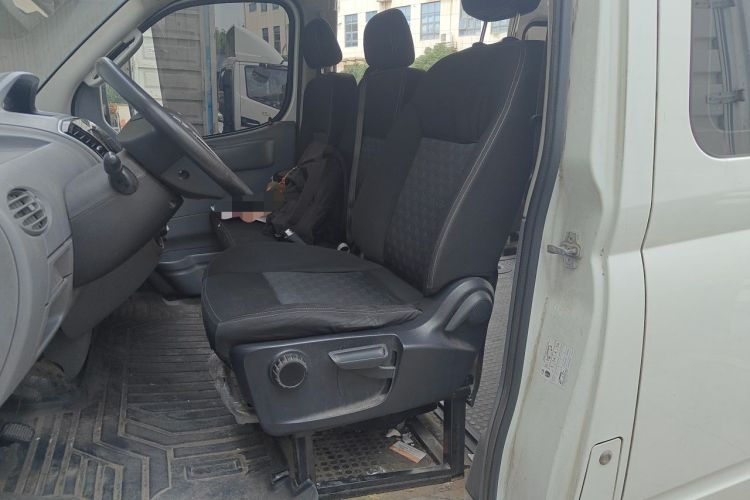 Used SAIC MAXUS Xintu V80 2021 2.0T Manual Classic Aoyuntong Long Wheelbase Mid-Roof 6/7/8/9-Seater Left Front Seat