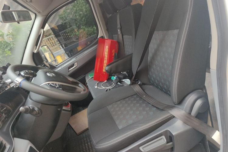 Used SAIC MAXUS Xintu V80 2021 2.0T AMT Classic Aoyuntong 127 PS Mid-axle Mid-roof 6/7/8/9-Seater Left Front Seat